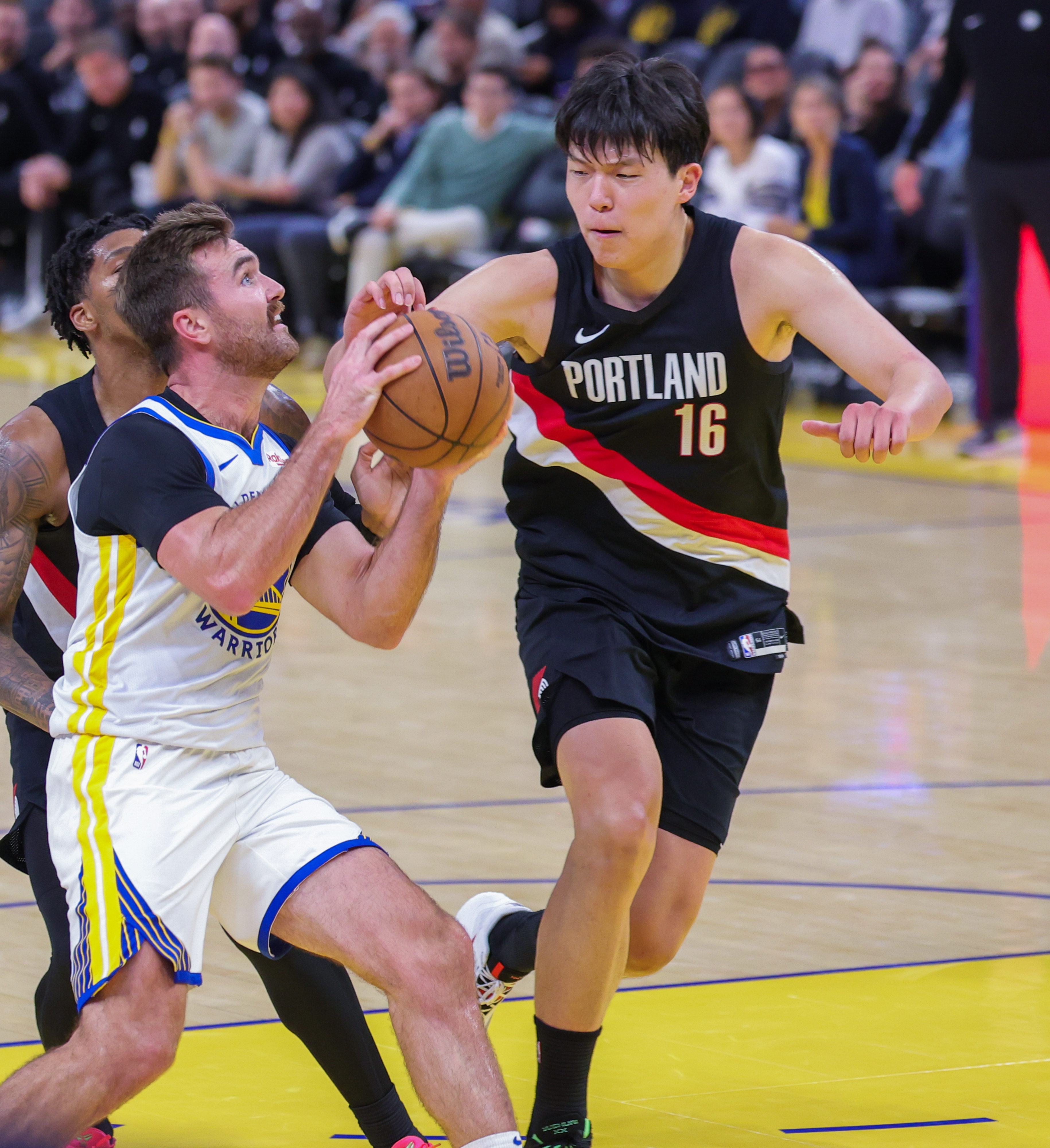 开云娱乐-包含冲刺阶段NBA季后赛传出新动向，印第安纳步行者内部沟通，管理层表态：引发热议，临场指挥获称赞的词条